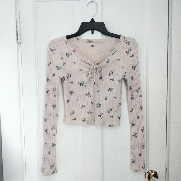 SO Juniors Flowered Crop Top - Picture 1 of 8